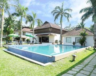 Manor Backwater Resort - Kumarakom - Pool