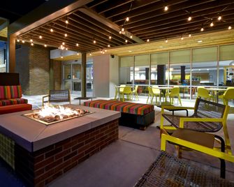 Home2 Suites by Hilton Wichita Downtown Delano - Wichita - Building