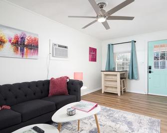 Serene & Quiet Cottage | Office | 5 Min to RH - Rock Hill - Living room
