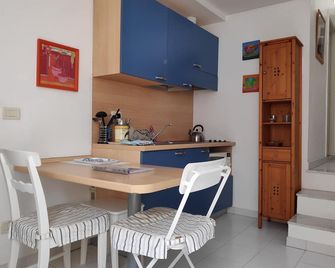 Sunny 1bedroom Apt In The Heart Of The Old Historical Town, Air-Conditioning - Villefranche-sur-Mer - Phòng bếp