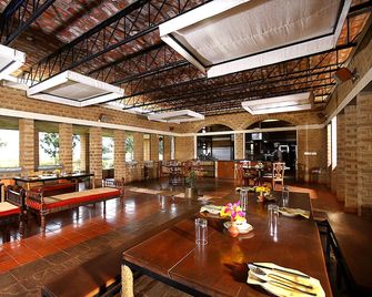 Niraamaya Retreats Native Village, Bengaluru - Bengaluru - Restaurant