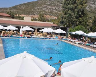 Pigale Beach Resort - Kusadasi