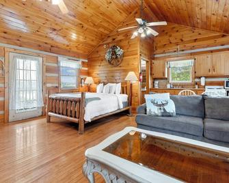 Hillside Hideout Log Cabin For 2! Cabin 10 - Fancy Gap - Bedroom