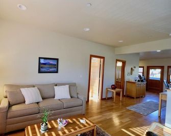Loft @ 420 on Chestnut - Mount Shasta - Huiskamer