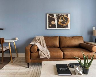 Landing | Spectacular 1bd, Gym - פורט מאיירס - סלון