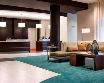 Residence Inn by Marriott Calgary South - Calgary - Front desk