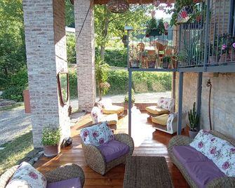 Independent accommodation for Groups over 15 people: Apartments, Glamping, Pool - Pellegrino Parmense - Patio