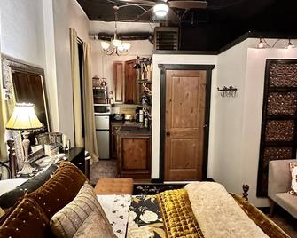 Romantic Copper Room at historic 123 S Washington - Saint Croix Falls