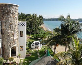 Squares Cafe and Apartments - Puerto Galera