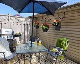 Welcome Home! Acores Bed & Breakfast - Toronto - Pátio