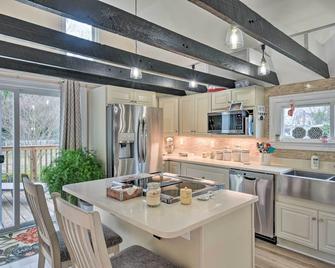 Charming Cape Charles Vacation Rental Home! - Cape Charles - Kitchen