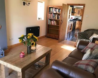 Luxury Farmhouse Cottage - Poulton-le-Fylde - Living room