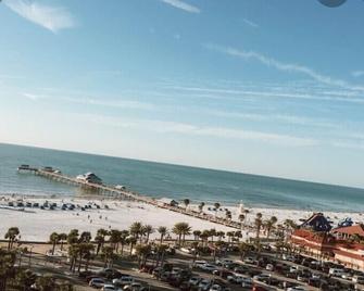 Hotel Suite Directly Across From Beach Sleeps-4free Parking - Clearwater Beach - Beach