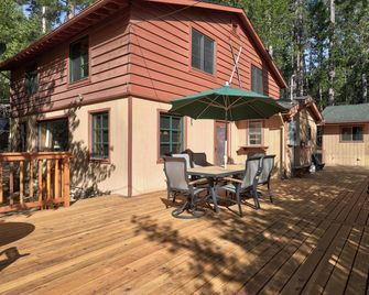 Bassett's Cabin - Yosemite Valley - Innenhof