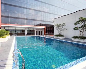Grand Karlita Hotel Purwokerto - Purwokerto - Pool