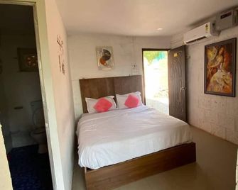 Khushi Resort Pernem - Арамбол - Спальня
