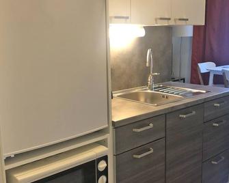 Muurame-City huoneet - Muurame - Cocina