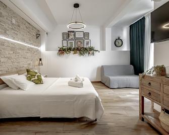 Apartamentos Pino - Benidorm - Bedroom
