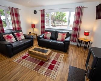 Braemore Chalet, Romantic, With Open Fire In Tarbert Isle Of Harris - 타버트 - 거실