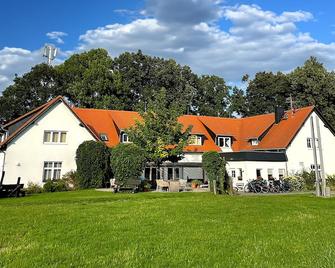 Hotel und Restaurant Hainberg - Ebersbach/Sa. - Gebäude