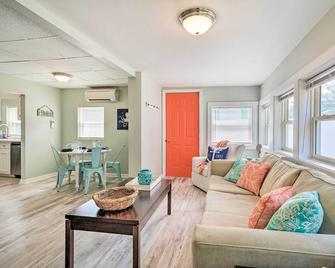 Picturesque Duplex Unit, half Mi to the Beach! - Oak Island - Living room