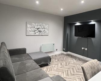 Broadway Retreat with free parking - Herne Bay - Living room