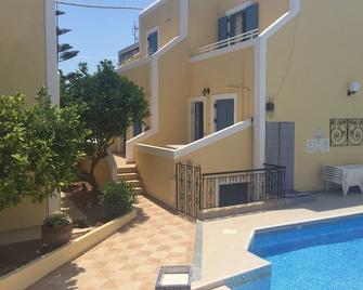 Esperides Maisonettes - Agia Marina - Basen