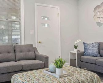Cozy Chic 4bd 2ba Home in St Charles - Saint Charles - Sala de estar