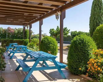 Ibis Budget Narbonne Sud - נארבון - פטיו