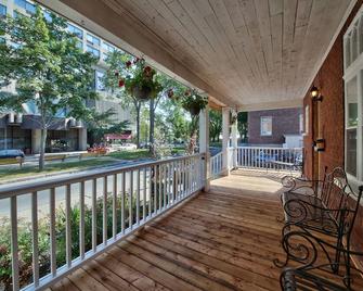 Wow! Apartment Suites Central To Walk And Enjoy Tourist Attractions - Québec City - Balcony