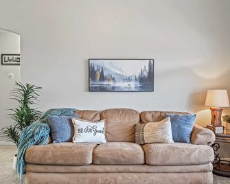 Cozy 3br Burley Home Spacious Yard Snake River - Burley - Huiskamer