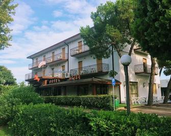 Hotel Miura - Cavalcaselle - Edificio