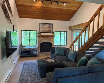 Remodeled Mountain Duplex Sleeps 6 - Silverthorne