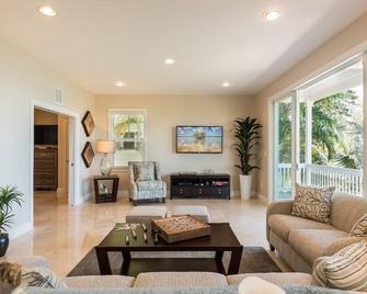 Waterfront luxury home with private pool - Key West
