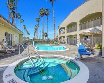 Motel 6 Lodi Ca - Lodi - Piscina