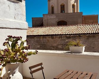 Nenetta Rooms & Suites Monopoli - Monopoli - Balcón