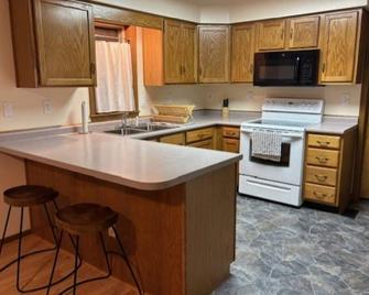 Comfortable 3 BR 2 full bath located between Xenia and Wilmington OH - Xenia - Küche
