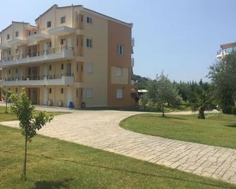 Anilio Plaza - Zacháro - Building