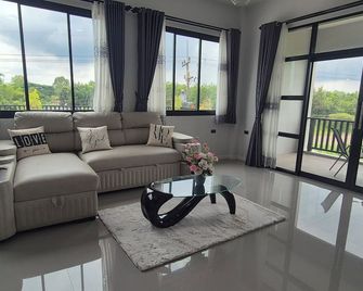 Harary Family apartments - Sawang Daen Din - Living room