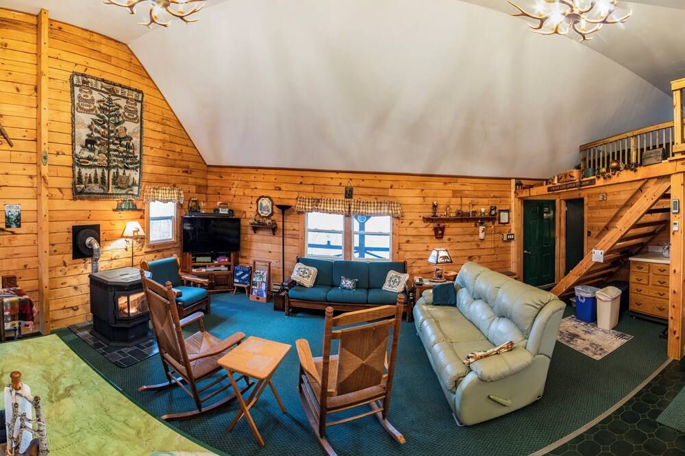 Secluded Woodland Retreat Surrounded by Forest Views & Wildlife