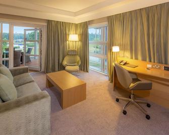 Hilton at St George's Park, Burton Upon Trent - Burton upon Trent - Living room