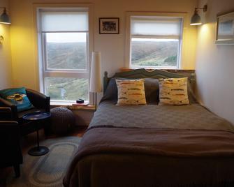 Hebridean Hideaway - converted weaver's shed in secluded location - Stornoway - Bedroom