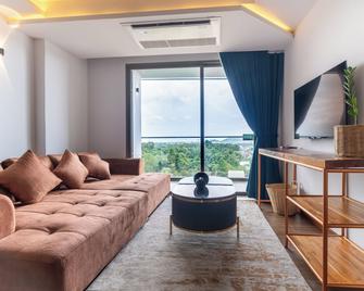The Blue Hotel - Sha Plus - Chalong - Wohnzimmer