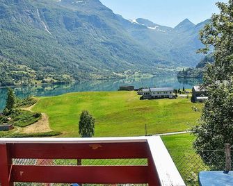 8 person holiday home in Olden - Olden - Balcón