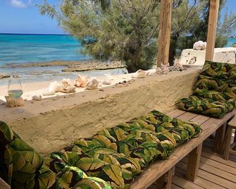 Spacious Airy Beachfront House On Grand Turk - Cockburn Town - Beach