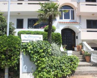 Double room Helena ° 2 with French balcony, air conditioning, WiFi - Omisalj - Edificio