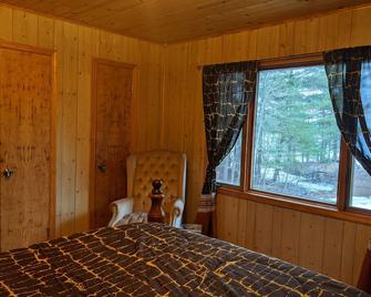 Large Cabin in the North Woods of Wisconsin on Quiet Lake - Cumberland - Bedroom