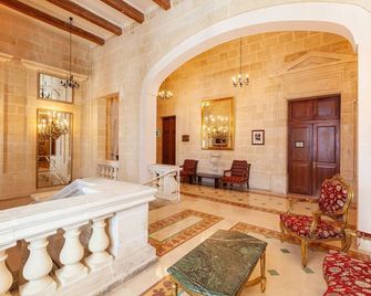 Magnificent Palazzo Suites in the heart of Sliema - Sliema - Lobby