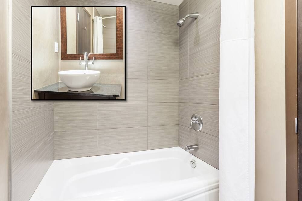 Bathroom view of Hotel Ambassadeur et Suites