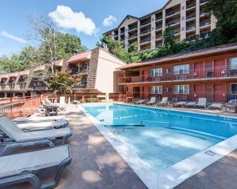 Quality Inn Creekside - Downtown Gatlinburg - Gatlinburg - Pool